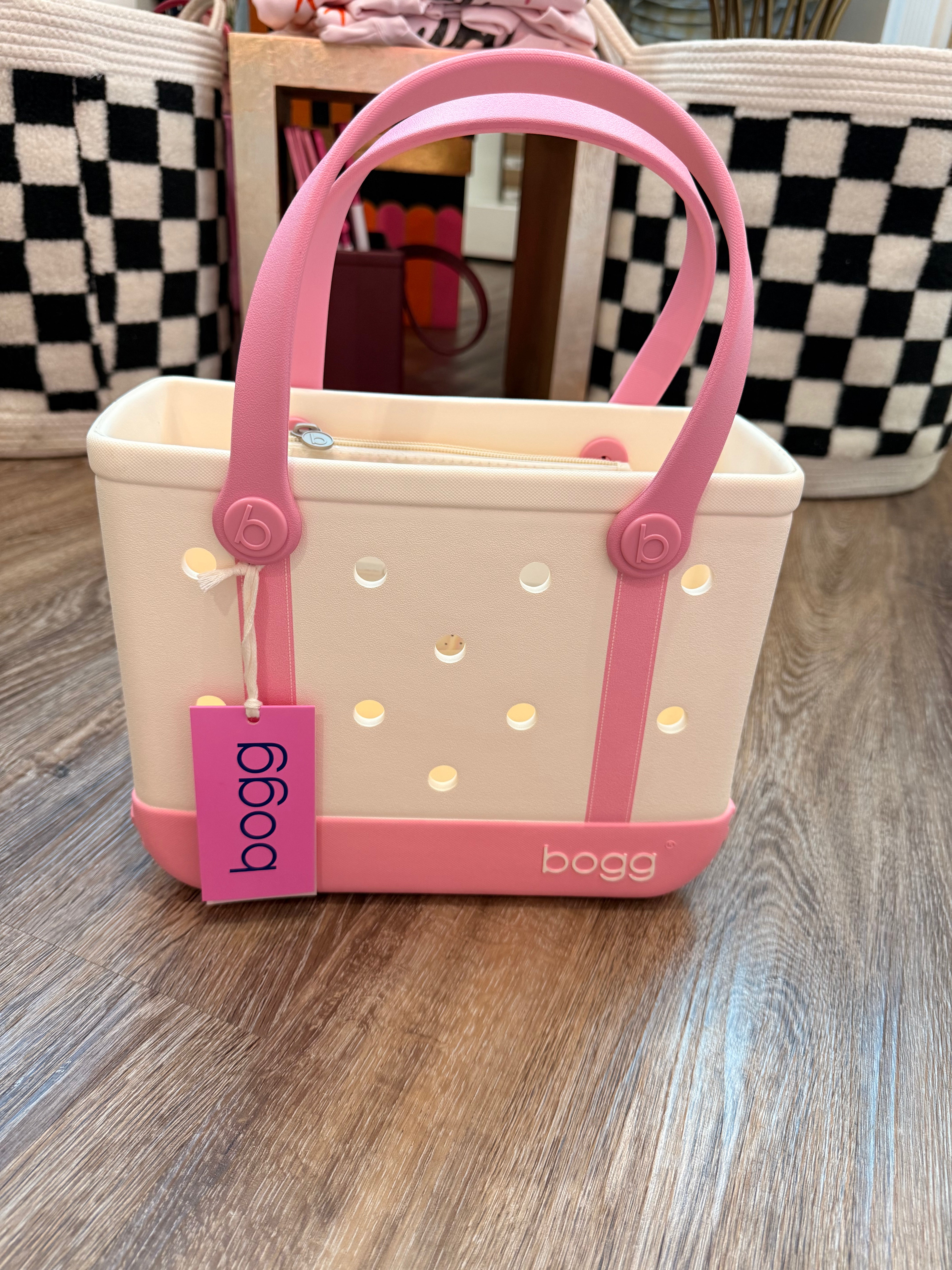 Bitty Bogg- Varsity Hues Blowing Pink Bubbles