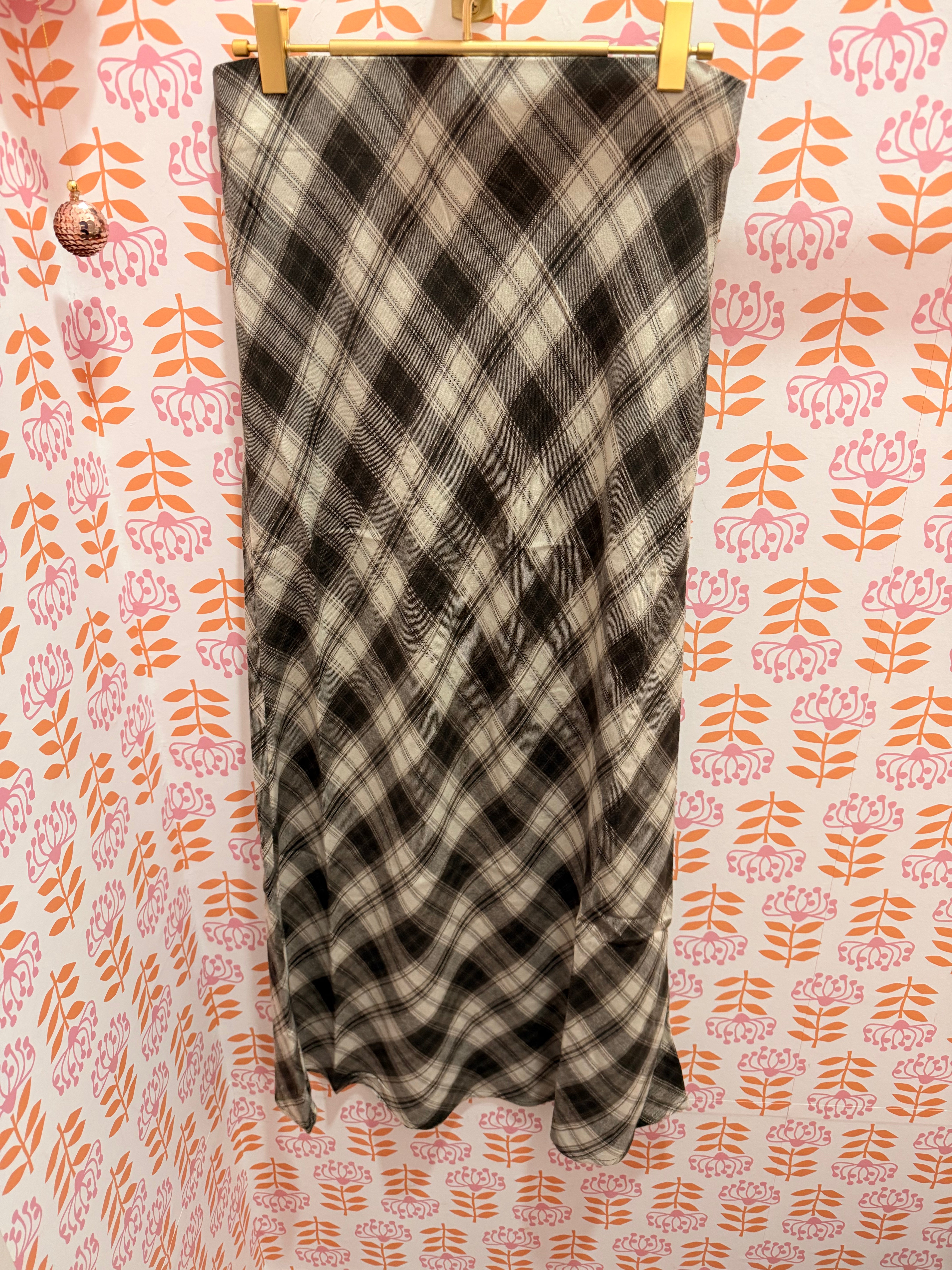 Europa Plaid Midi Skirt Black