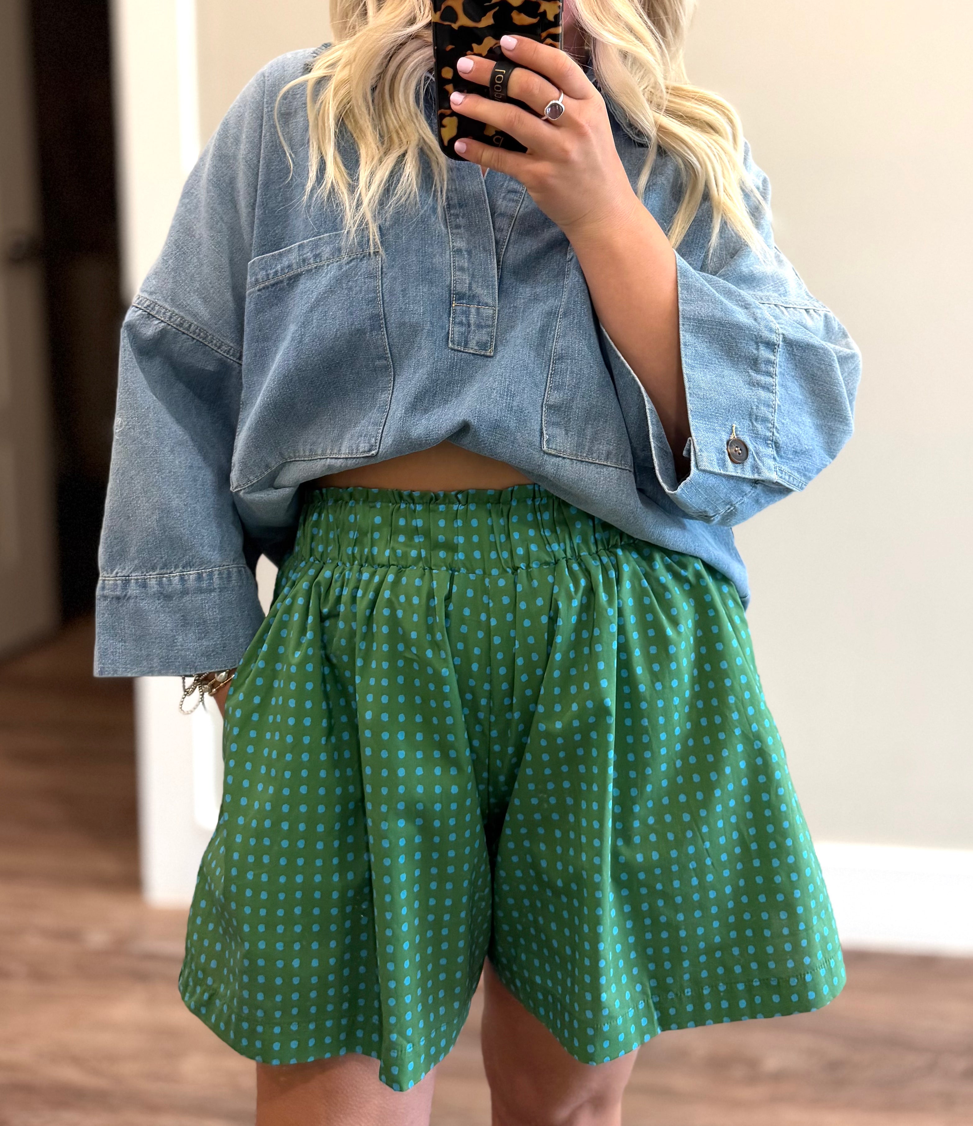 Dot shorts with Pleats