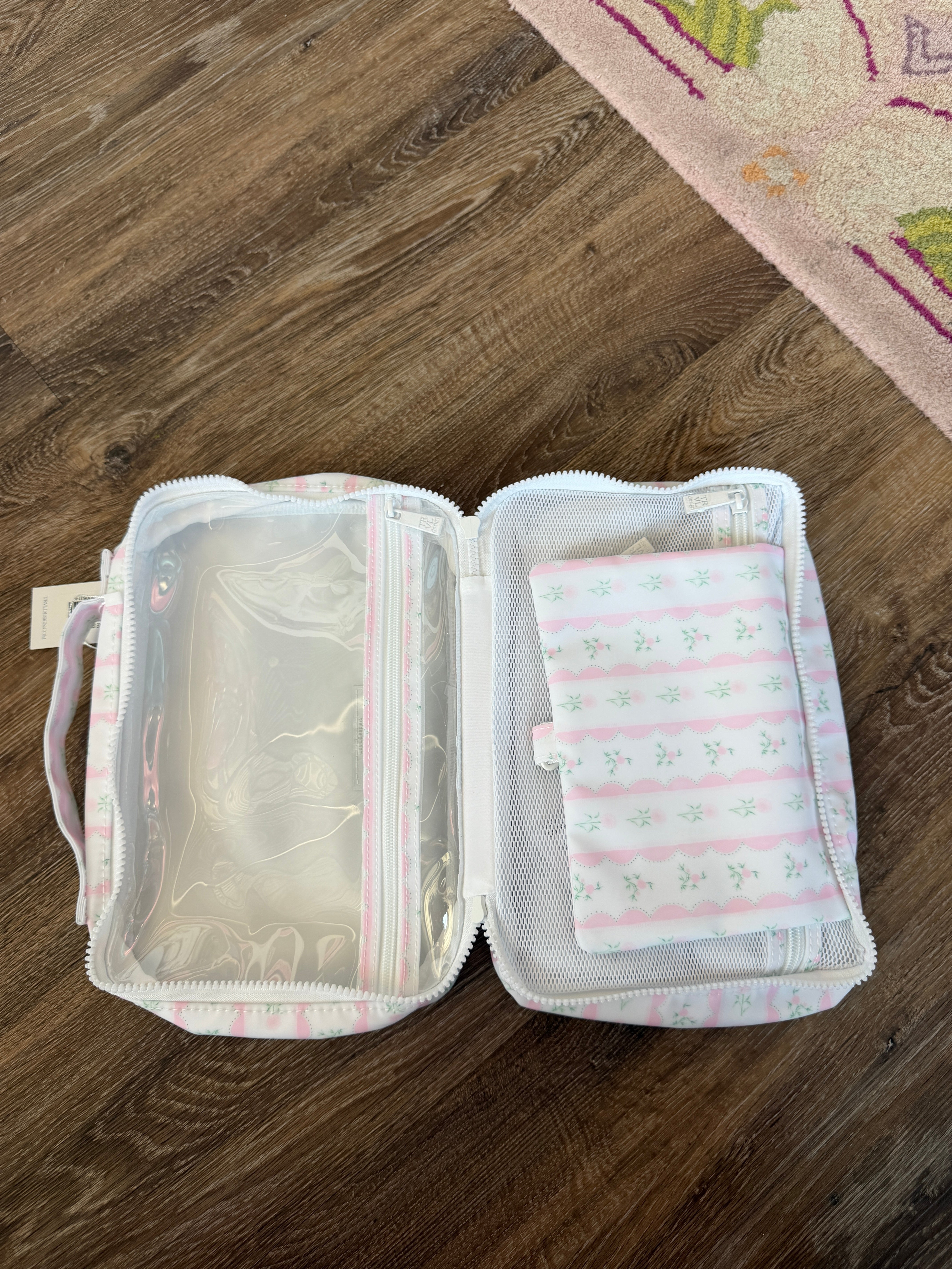 Bundle Up2 Hanging Toiletry Bag