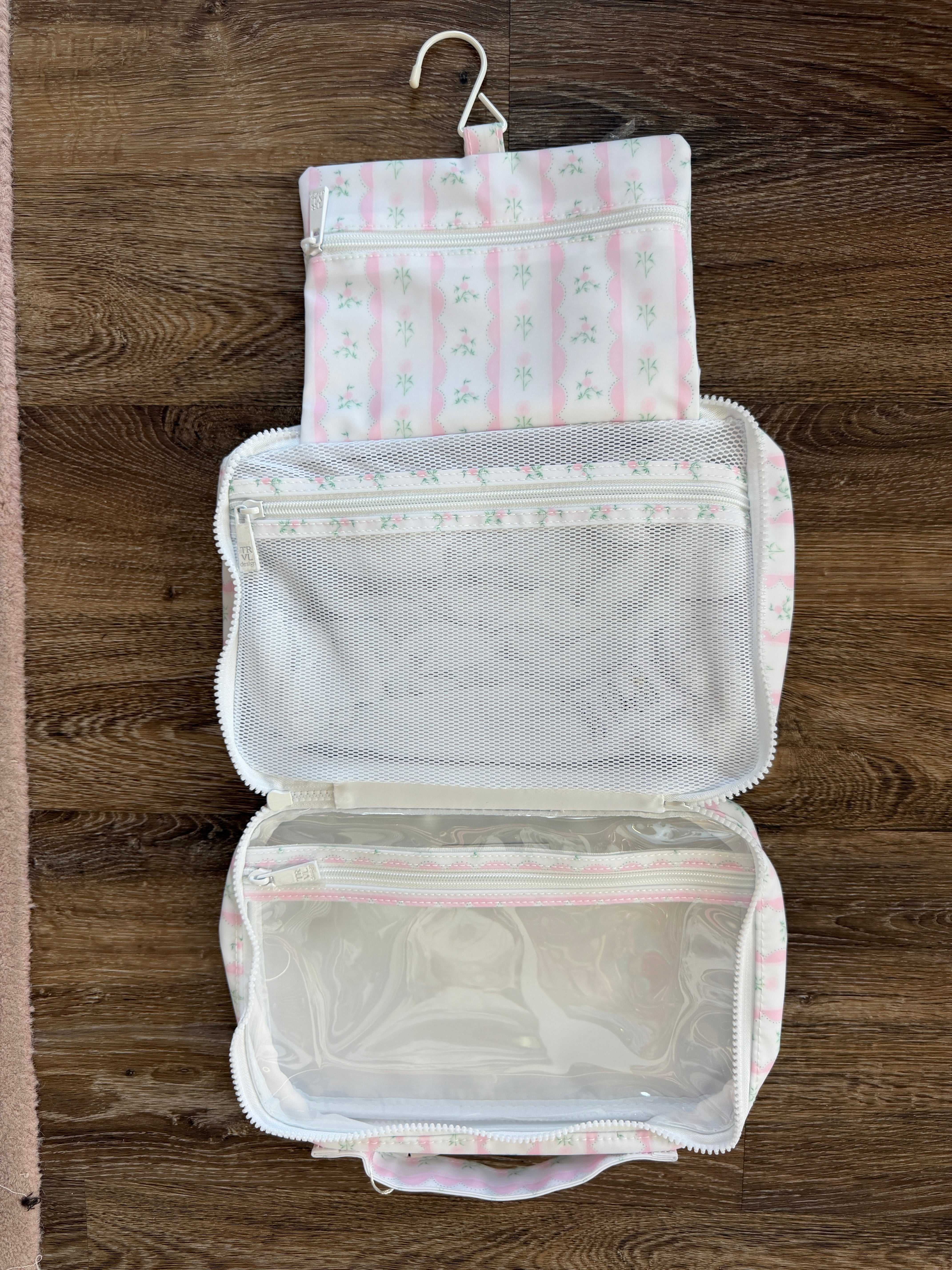 Bundle Up2 Hanging Toiletry Bag