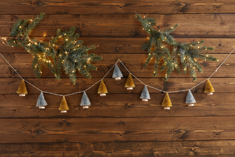 Glittered Bottlebrush Garland